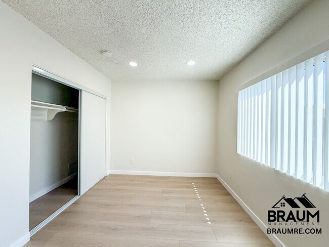 Building Photo - 4636 Laurel Canyon Blvd