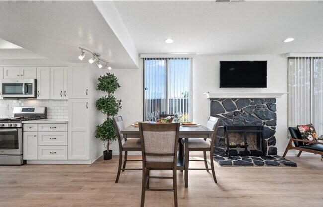 Building Photo - 1600 Crescent Heights St