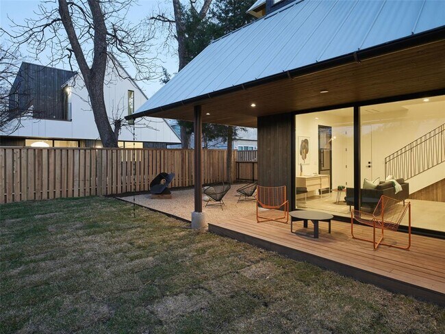 Building Photo - 1000 Gullett St