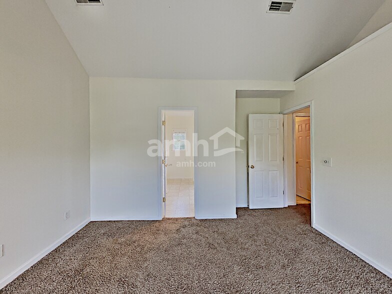 Building Photo - 2709 Aston Woods Ln