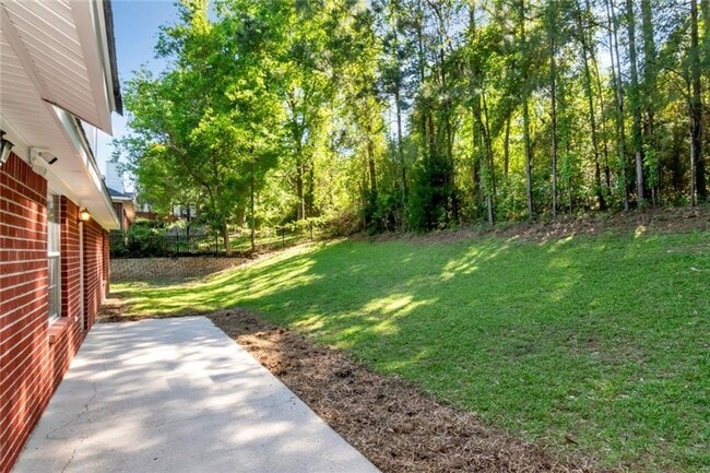Building Photo - Beautifully Remodeled Home on Lake Forest ...