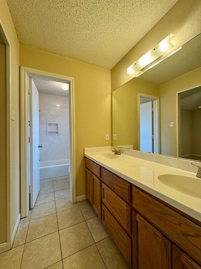 Building Photo - Duplex