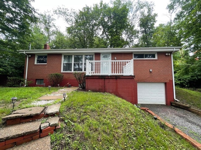 Building Photo - Tastefully Updated 3 Bedroom Home in McCandless!