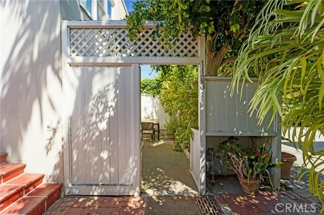 Primary Photo - 1163 Glenneyre St