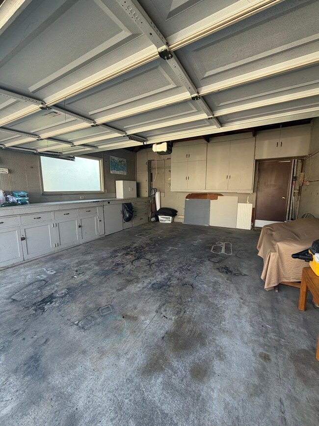 Building Photo - Beautiful single-family home in lovely Southeast Anaheim