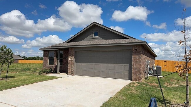 Building Photo - 1925 Honey Locust Dr