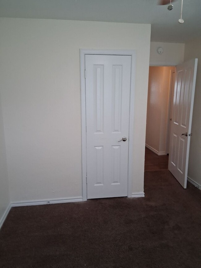 Building Photo - 1414 Alta Mira Dr
