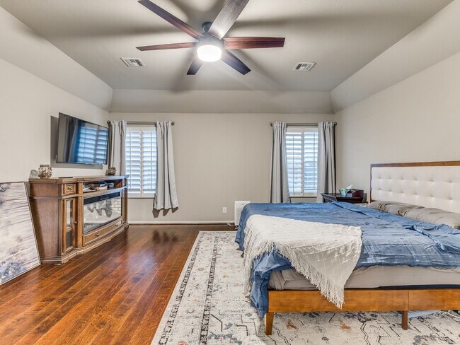 Building Photo - 2606 W Baton Rouge Pl