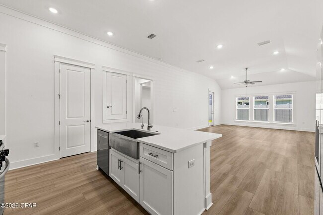 Building Photo - 836 Walsonham Dr