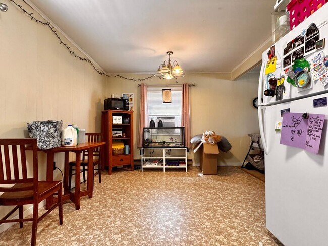 Building Photo - 800 Castalia St