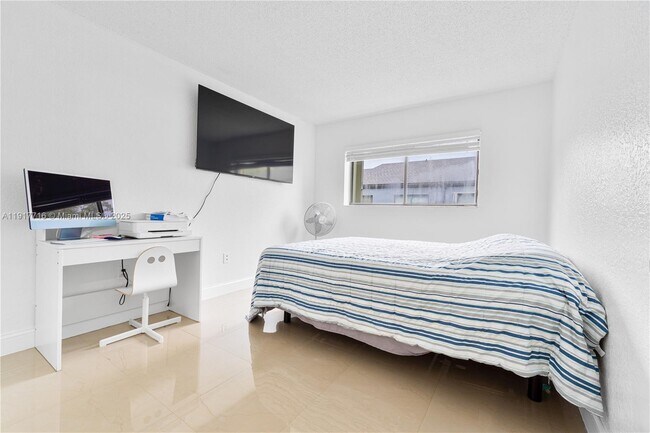 Building Photo - 7419 SW 152nd Ave