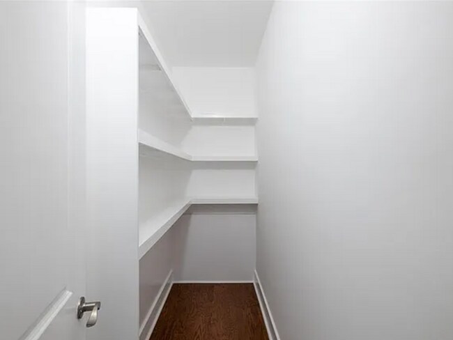 Building Photo - Spacious 5BR/3.5 BA Renovated Home Near Beltline with Off-Street Parking