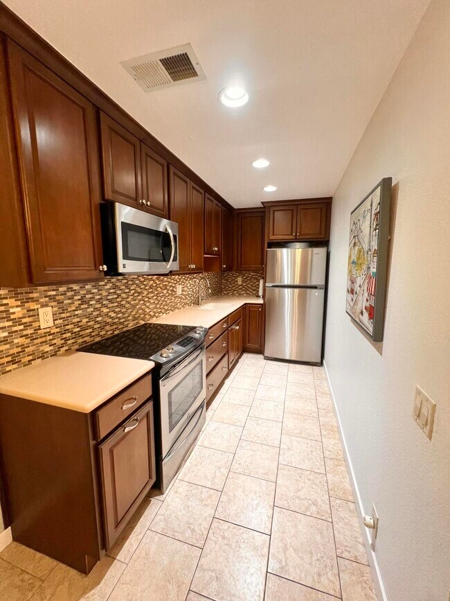 Building Photo - 2821 Los Felices Cir W
