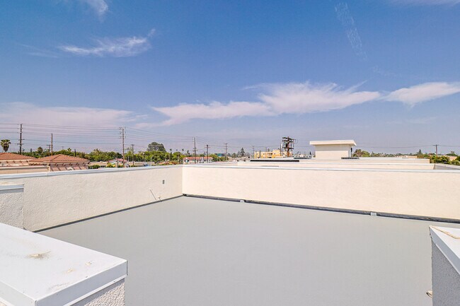 Building Photo - 5932 Lemp Ave