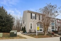 Building Photo - Bright & Spacious 3-Bedroom, 2 Full & 2 Half Bath in New Market