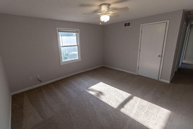 Building Photo - 1305 N Golf Blvd