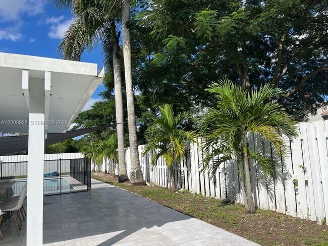 Building Photo - 11121 SW 110th Rd