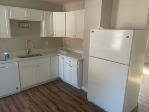 Building Photo - 14 Church St