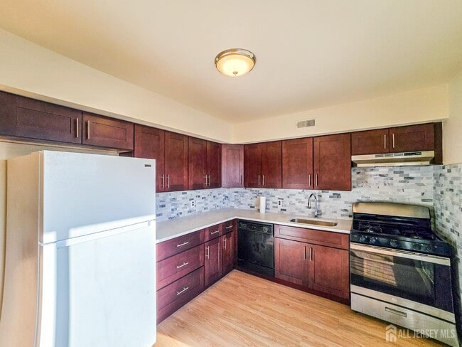 Building Photo - 1302 Bradley Ct