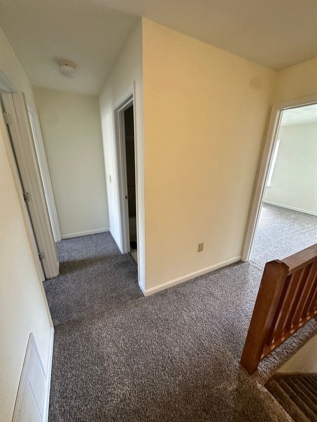 Building Photo - 3 Bed - 3Bath with Den