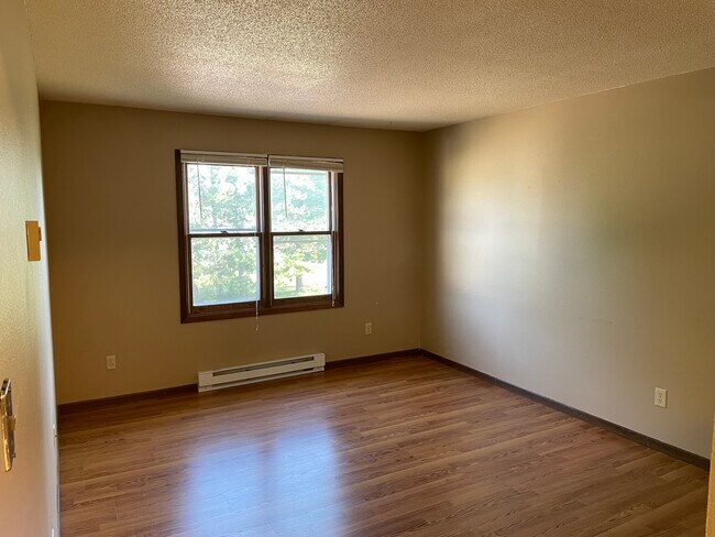 Building Photo - 2703 Fryklund Dr