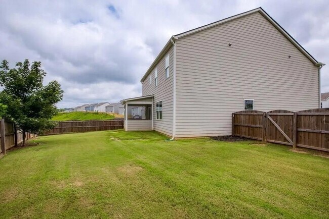 Building Photo - 101 White Cedar Dr