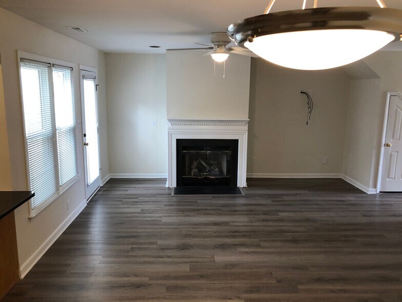 Building Photo - 6705 Twin Tree Ct