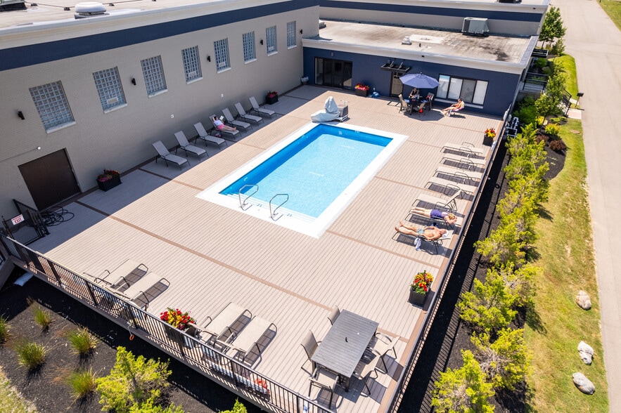 Building Photo - The Oaks at South Park