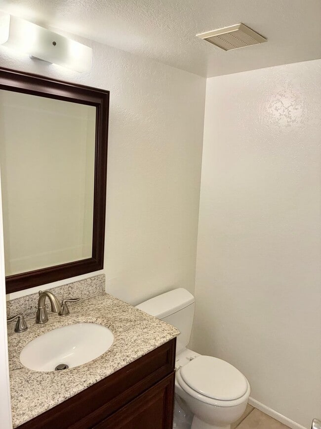 Building Photo - 487 Cannon Green Dr