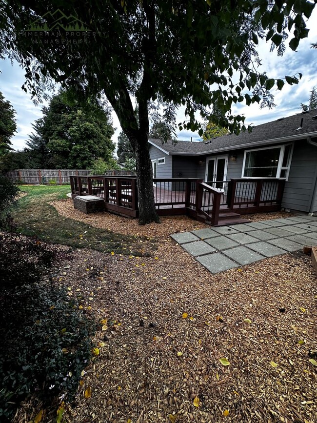 Building Photo - Charming 3-bedroom 2 bath home in Eugene