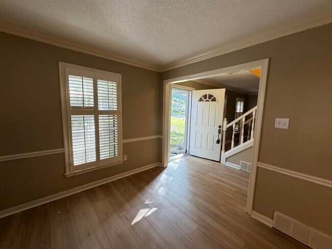 Building Photo - 8149 Kimbrook Dr