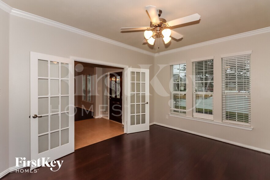 Building Photo - 2807 Angela Way Dr