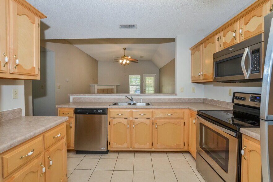 Building Photo - 8408 Cross Point Dr