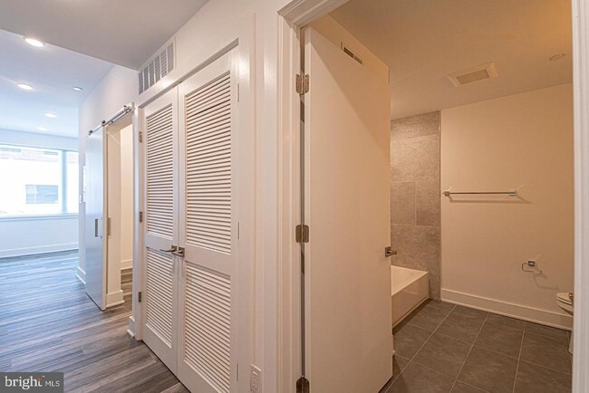 Building Photo - 1245 Ridge Ave