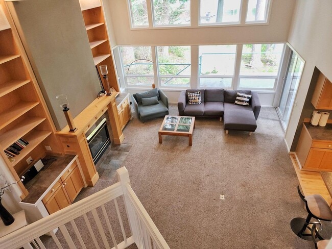 Building Photo - Beautiful 3 Bed 2.5 Bath Waterfront Home in Sammamish