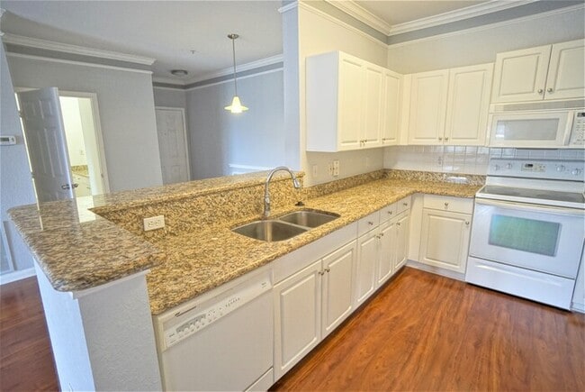 Building Photo - Beautiful 2-Bedroom, 2-Bathroom Condominiu...