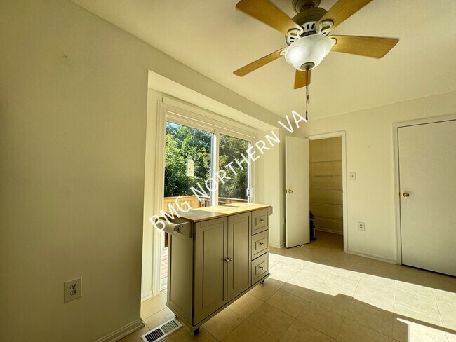 Building Photo - 7343 Rokeby Dr