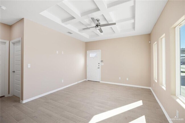 Building Photo - 914 N Spruce St