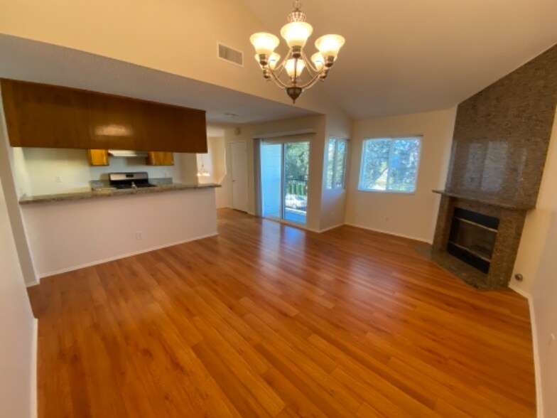 Building Photo - 606 S Everett St