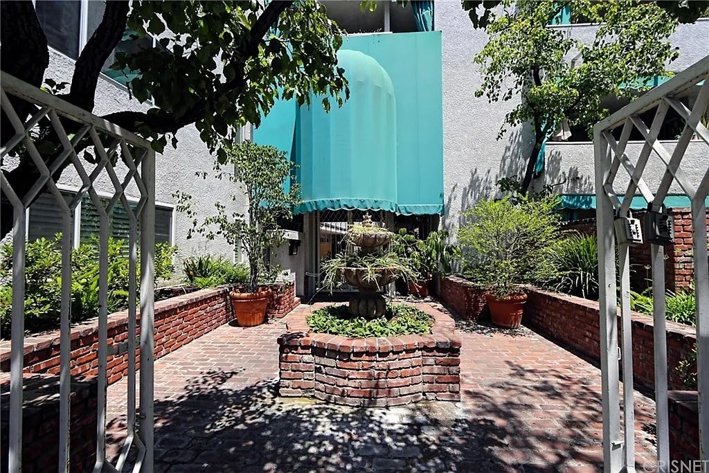 Building Photo - 4950 Louise Ave