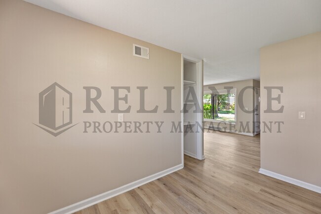 Building Photo - 416 Alexander Dr