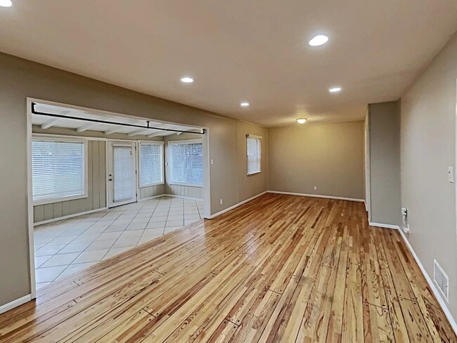 Building Photo - 15440 Romar St