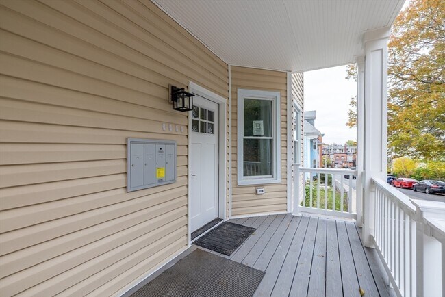 Building Photo - 19 Sawyer Ave