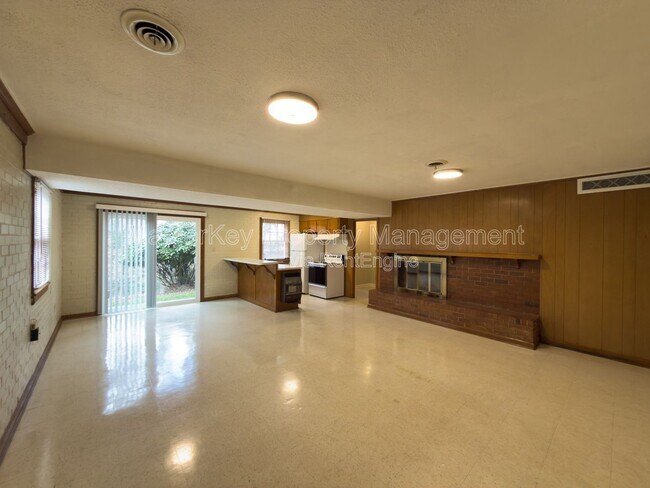 Building Photo - 5317 Coronado Dr