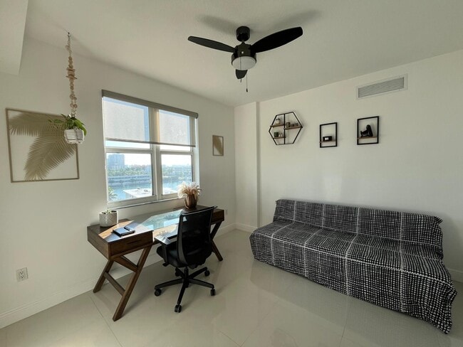 Building Photo - 7910 Harbor Island Dr