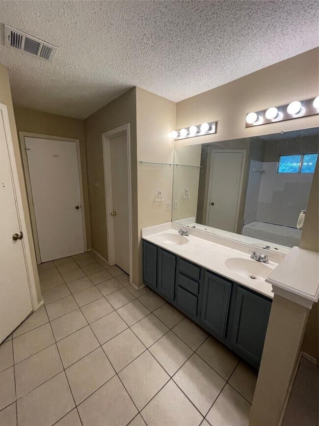 Building Photo - 13912 Conner Downs Dr