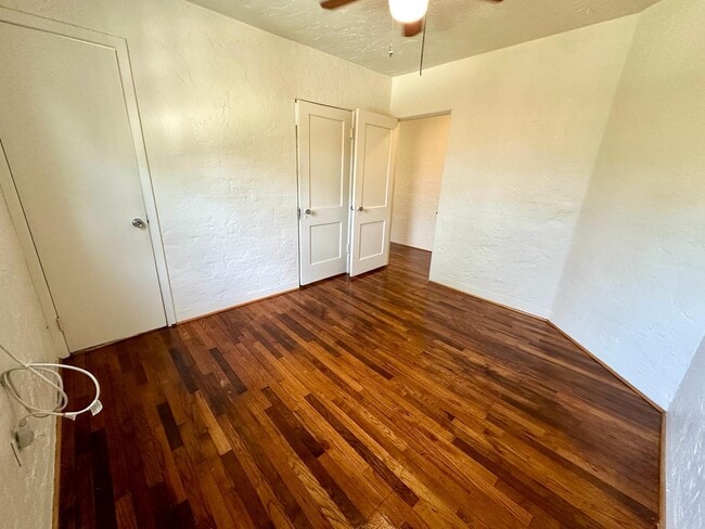 Building Photo - 1212 N Palmway