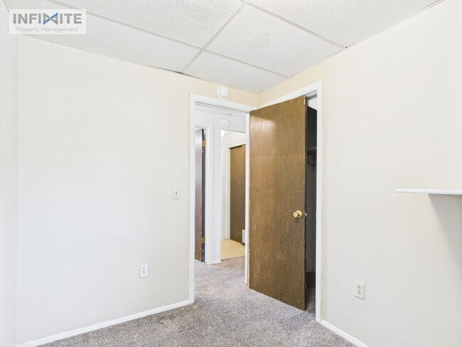 Building Photo - 323 N 16th Ave