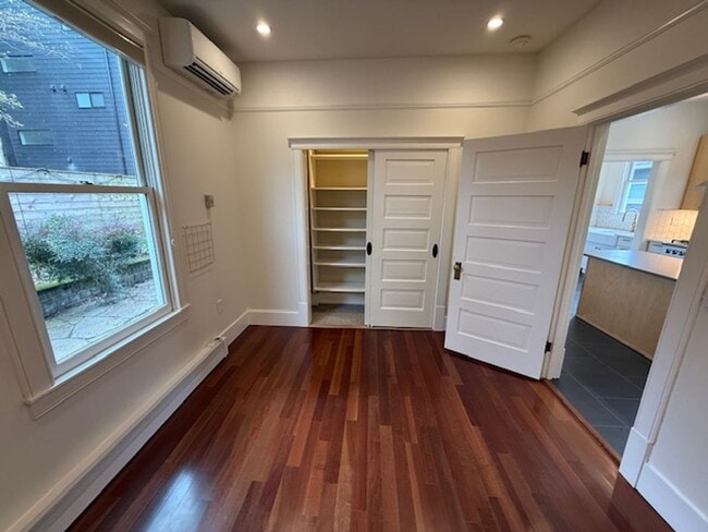 Building Photo - BRIGHT 2-BEDROOM TOWNHOME FOR RENT IN CHERRY HILL!