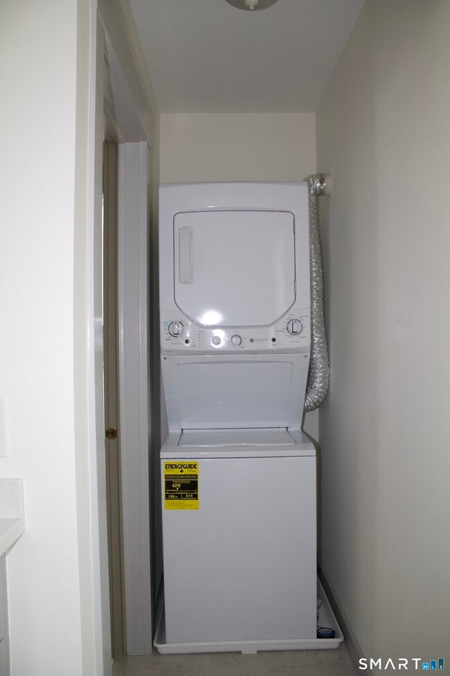 Building Photo - 14b Algonquin Ln